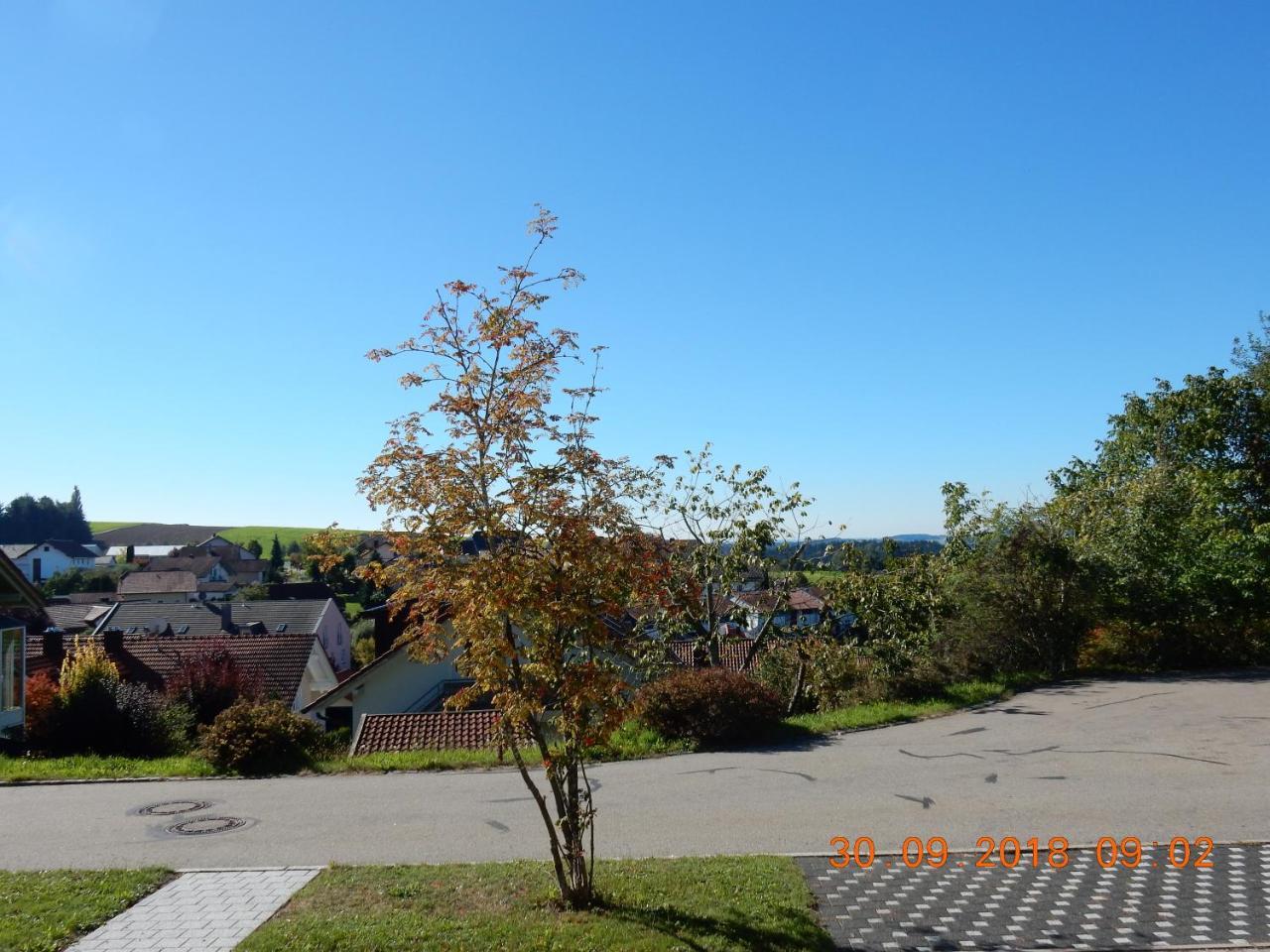 Ferienwohnung Fernblick Neukirchen vorm Wald Bagian luar foto