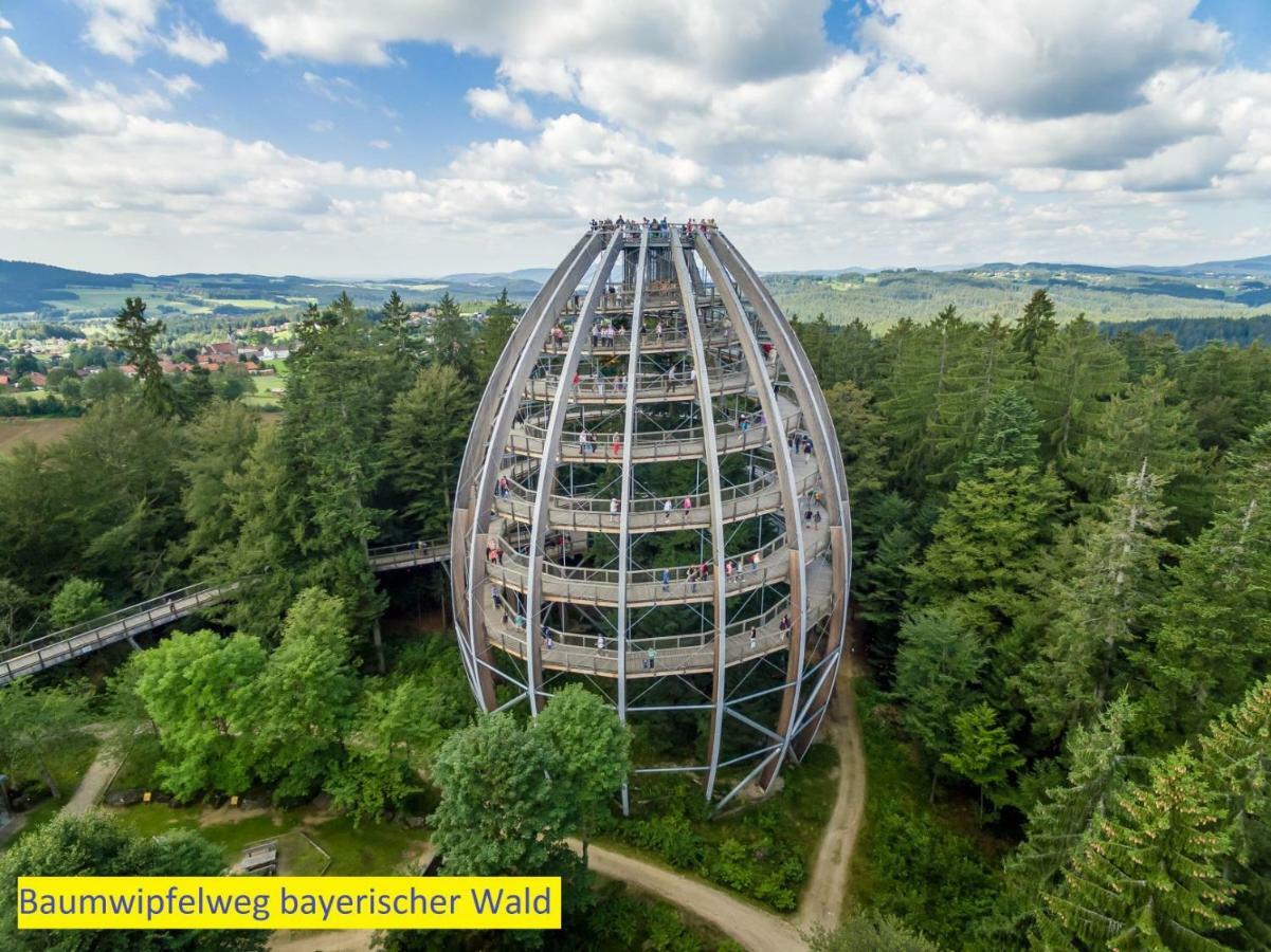 Ferienwohnung Fernblick Neukirchen vorm Wald Bagian luar foto